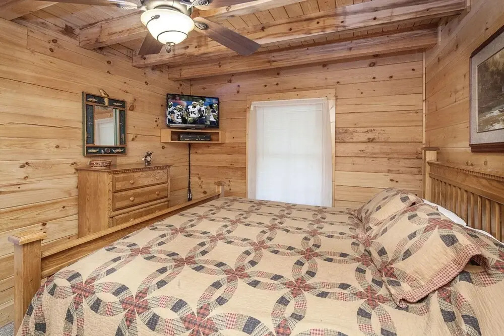 ER205 - Love Nest Great location - Close to town! cabin