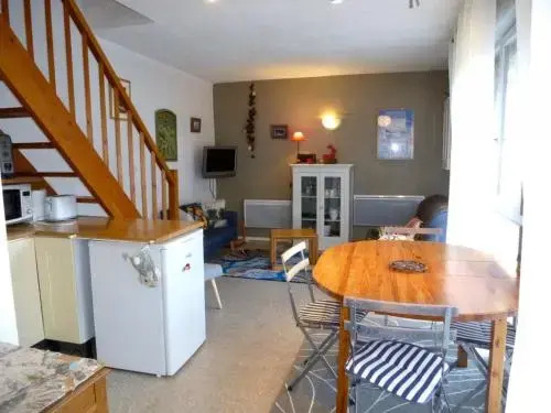 Apartment Appartement Duplex Avec Parking Couvert Deux Chambres