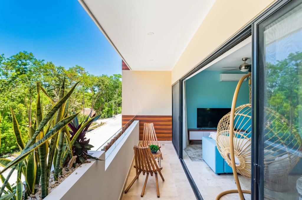 Ultra Luxury Condo, Rooftop Pool and HIGH SECURITY, Viva Residence