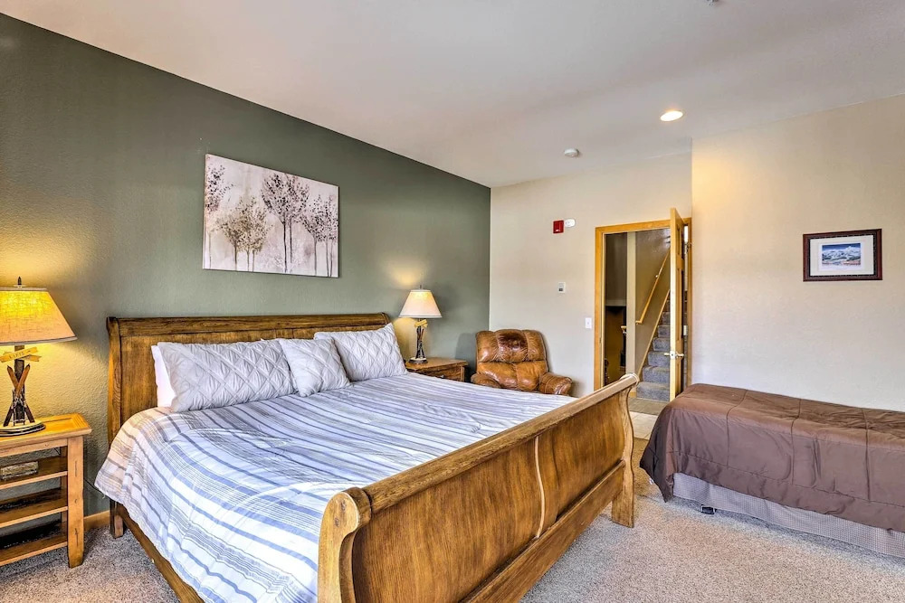 11 Mi to Keystone: Silverthorne Condo w/ Deck