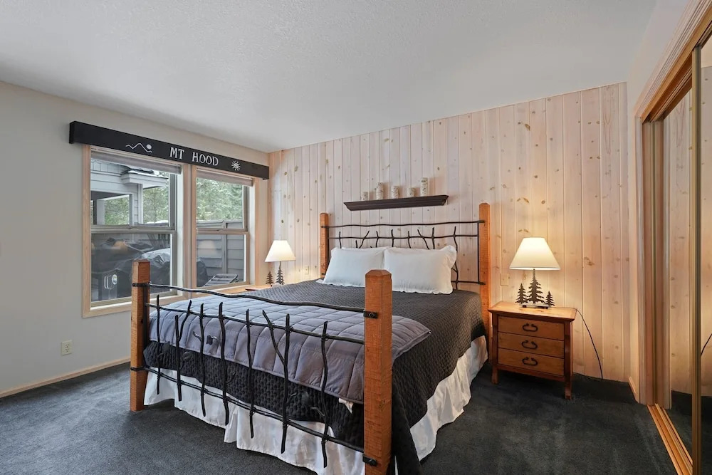 Beautifully Updated 6 Todd Home with Hot Tub and Easy Access to SHARC by RedAwning