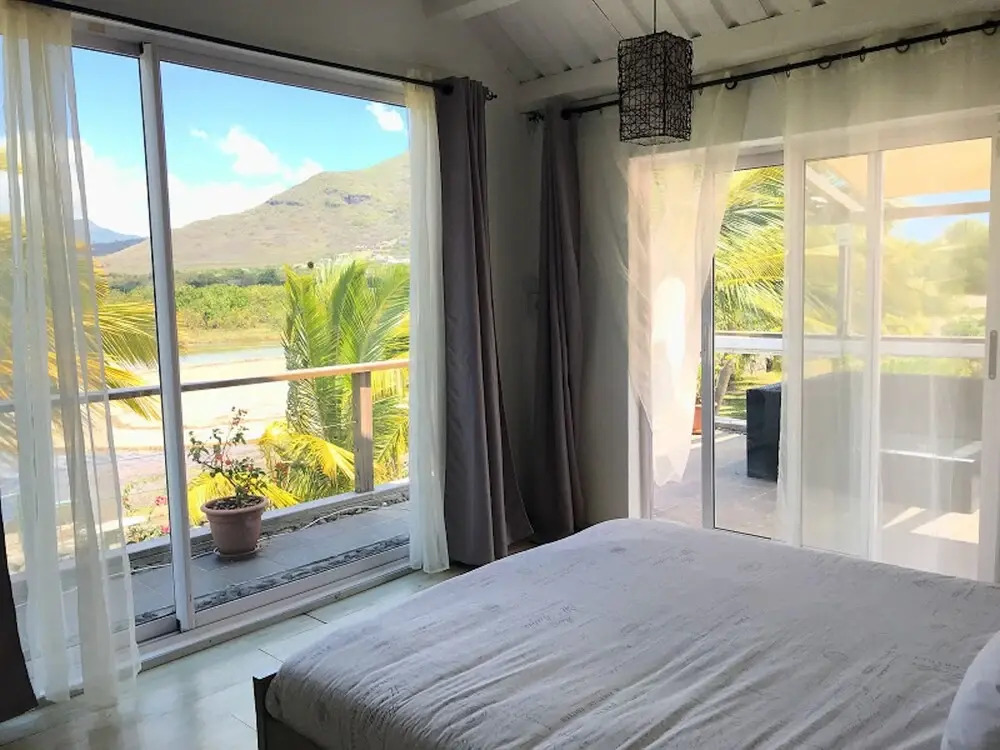 Lovely Beach House in a Very Peaceful and Upmarket Area, we Even Throw in a car