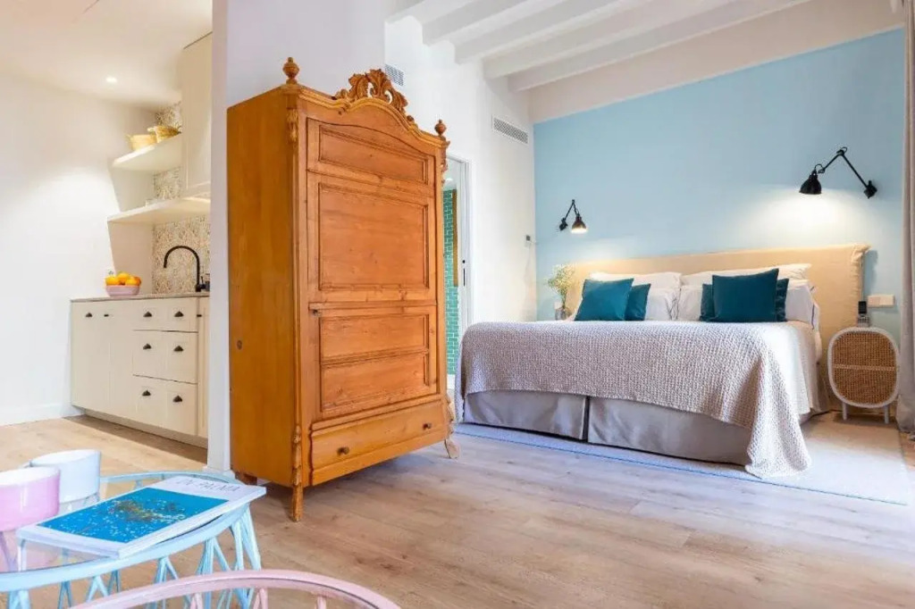 Отель Samaritana Suites
