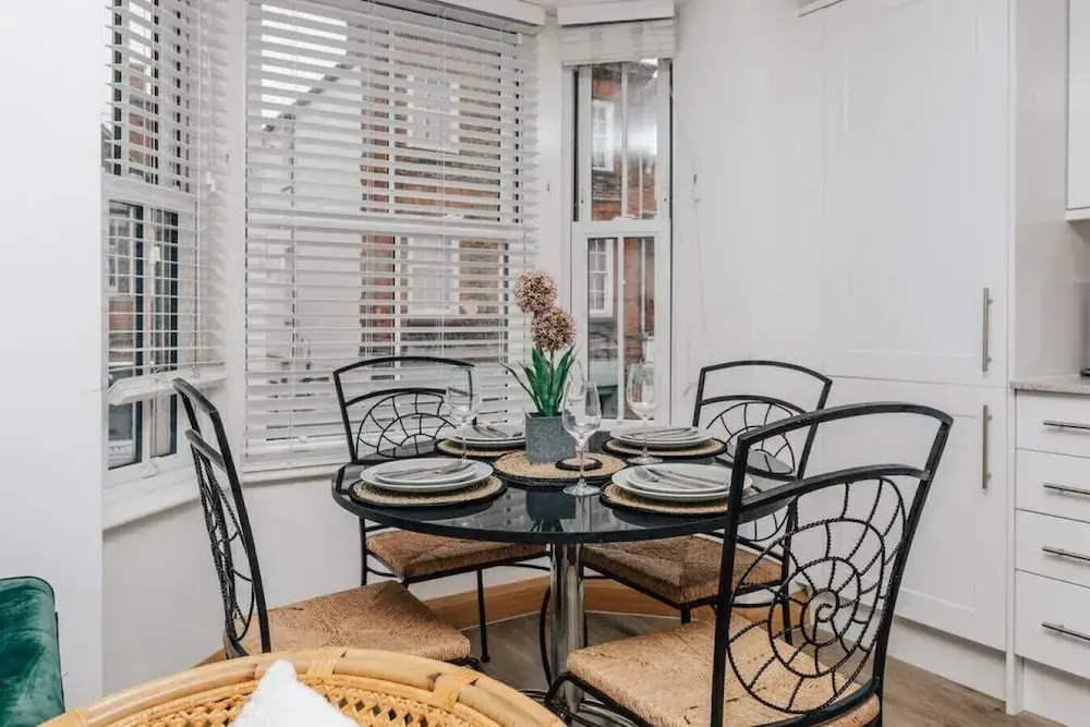 Seagrass Henley - 2 Bed Entire Serviced Apartment