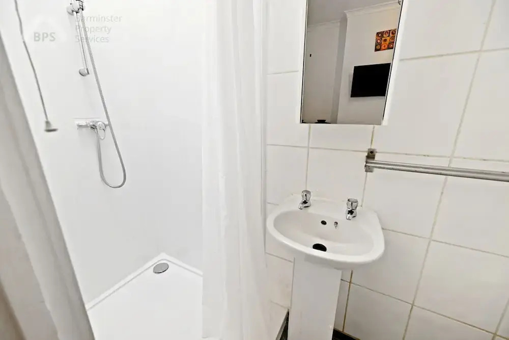 2-bed - Sleeps 4 - With Garden