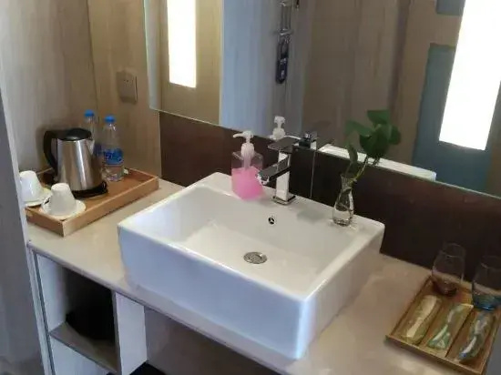 Captain Chain Hotel (Daixian Selected)