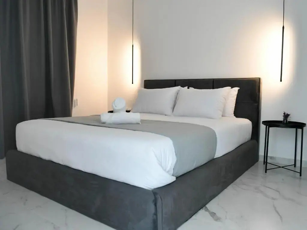 The Room, Suite 15, Leda Gardens