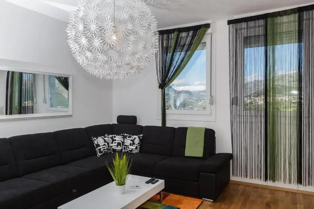 Sky Split Apartment