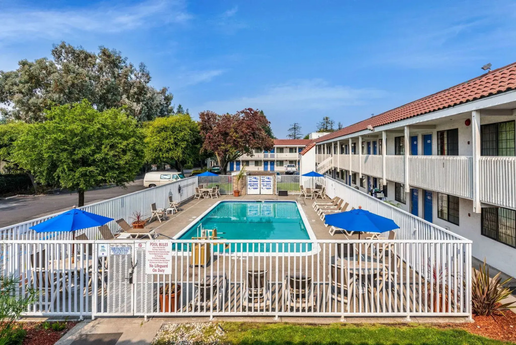 Super 8 by Wyndham Petaluma