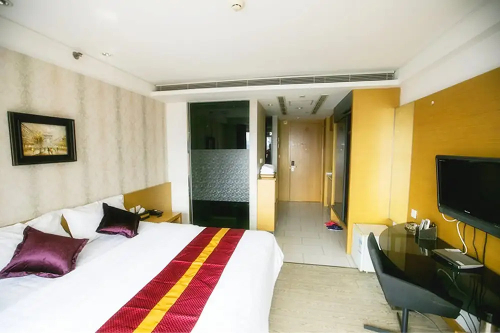 Love Holiday Inn apartment