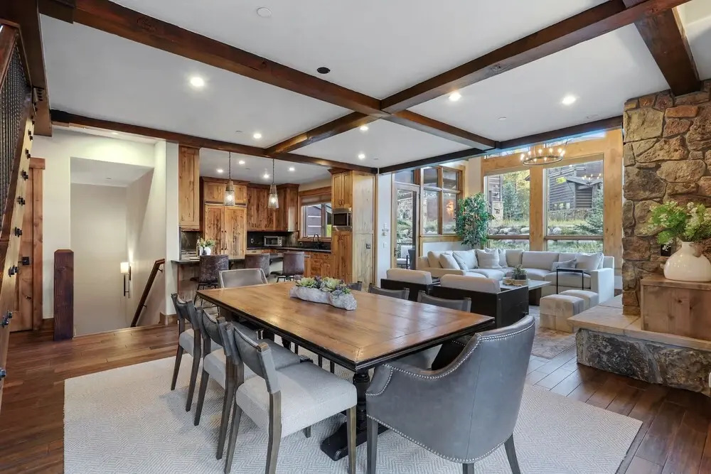 Incredible Executive Private Pet Friendly Home - LR902 by RedAwning