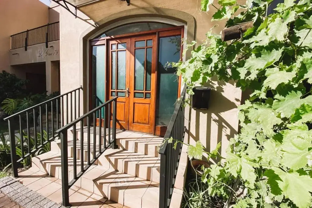 Le Grec Wine Tram Apartment