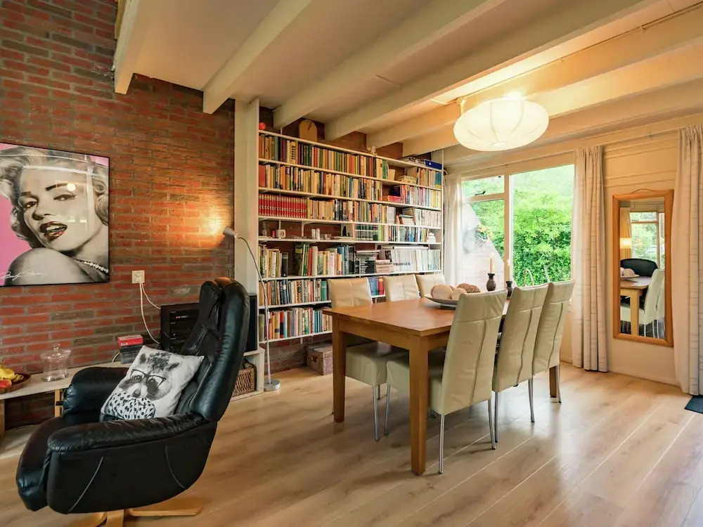 Cosy Holiday Home in Lauwersoog by the Lake