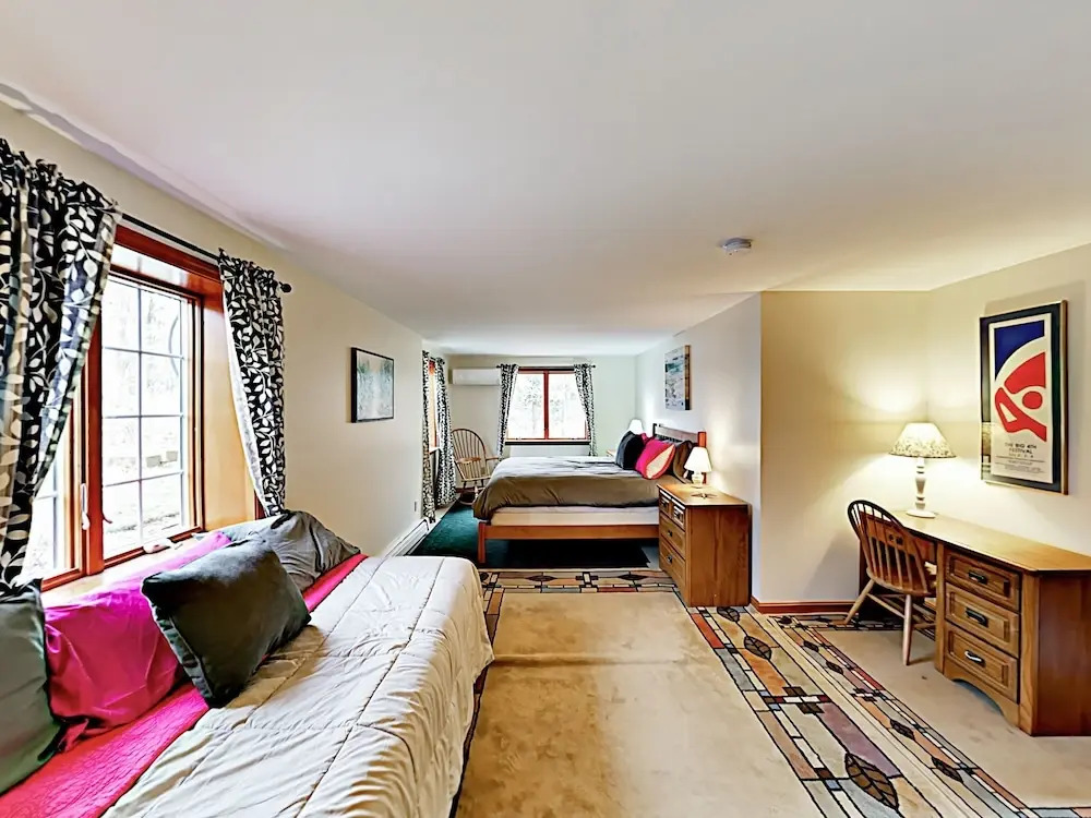 Hilltop - 3 Br Home