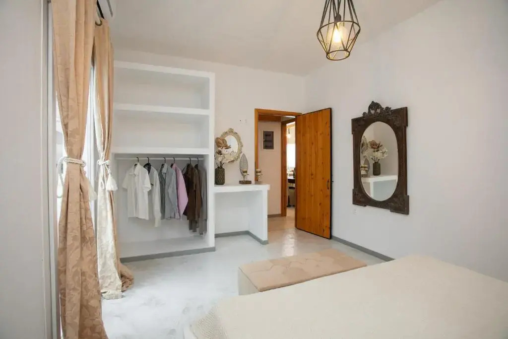 white house apollon naxos