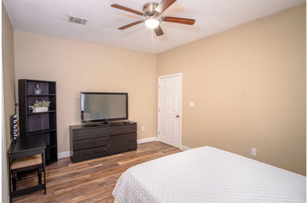 Large 3br/2ba Family Home W/patio Near Downtown!