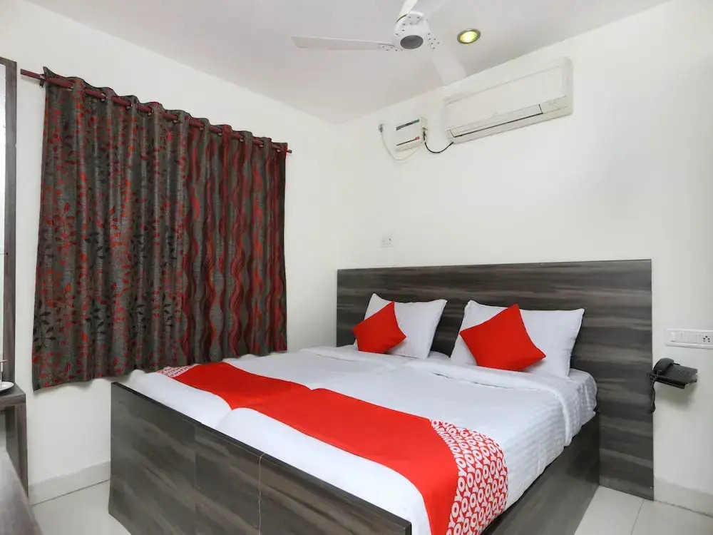 OYO Flagship 559 Harshetha Residency