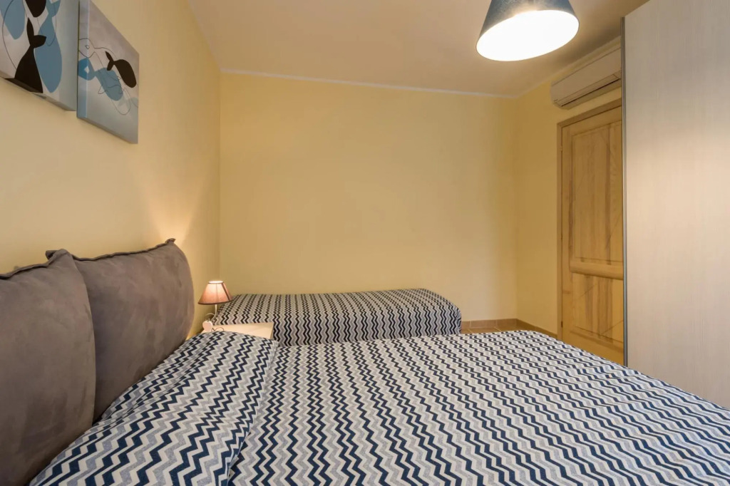 The apartment has 2 bedrooms, 2 bathrooms, living room with direct access to the terrace, kitchenett-PERLACEA 25