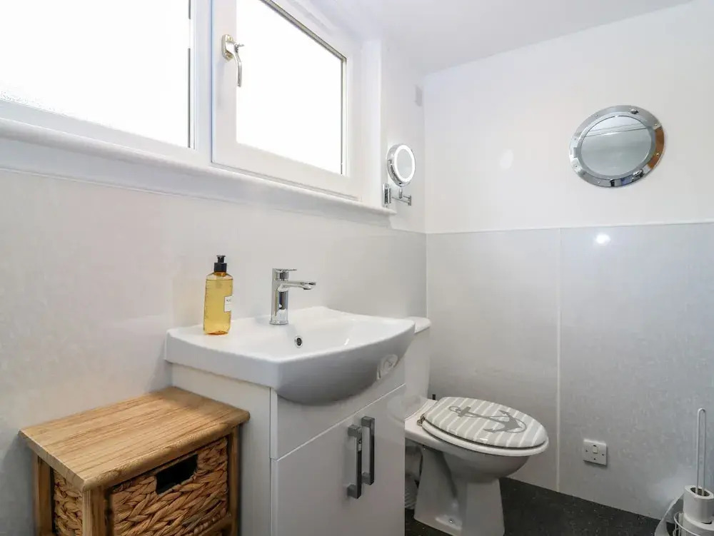 Dolphin Cottage