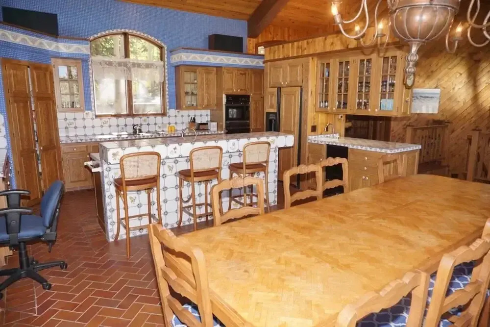 201 Edgewood Ln
