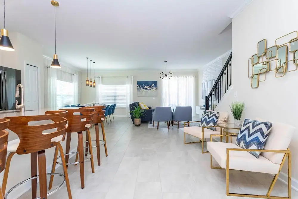 1176 CD - Luxury 4BR Townhome: Pool & Game Room