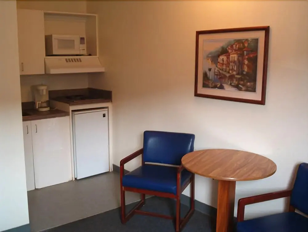 Budgetel Inn & Suites