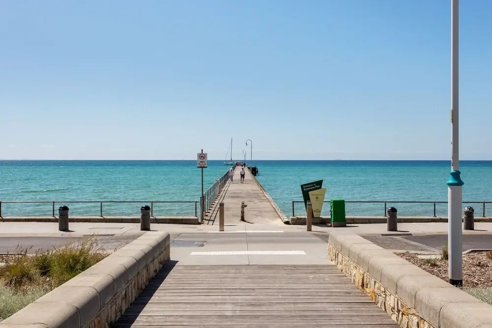 DROMANA Walk to Beach & Shops. Table Tennis + Netflix