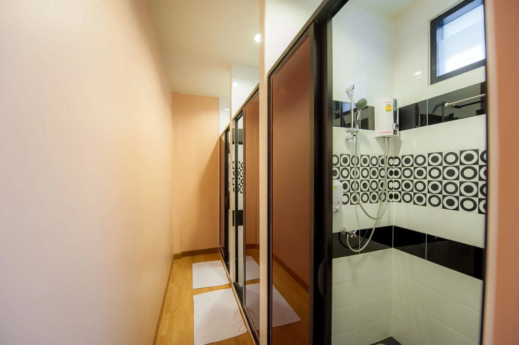Full House Khaosan - Hostel