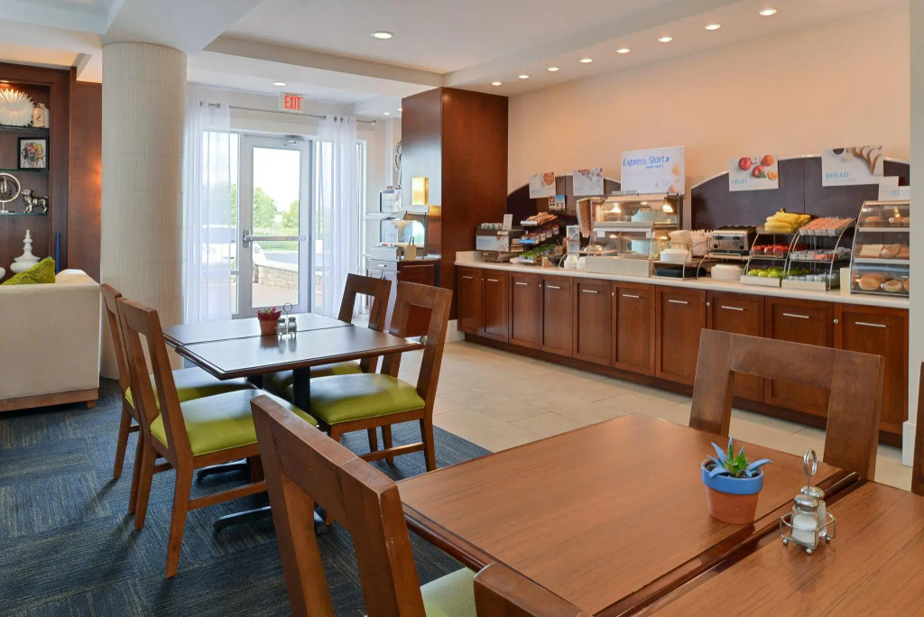 Holiday Inn Express & Suites Terre Haute by IHG
