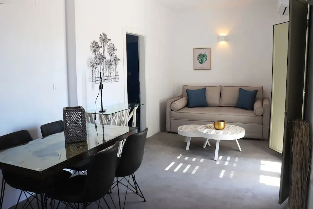 Aerenia Luxury Suites