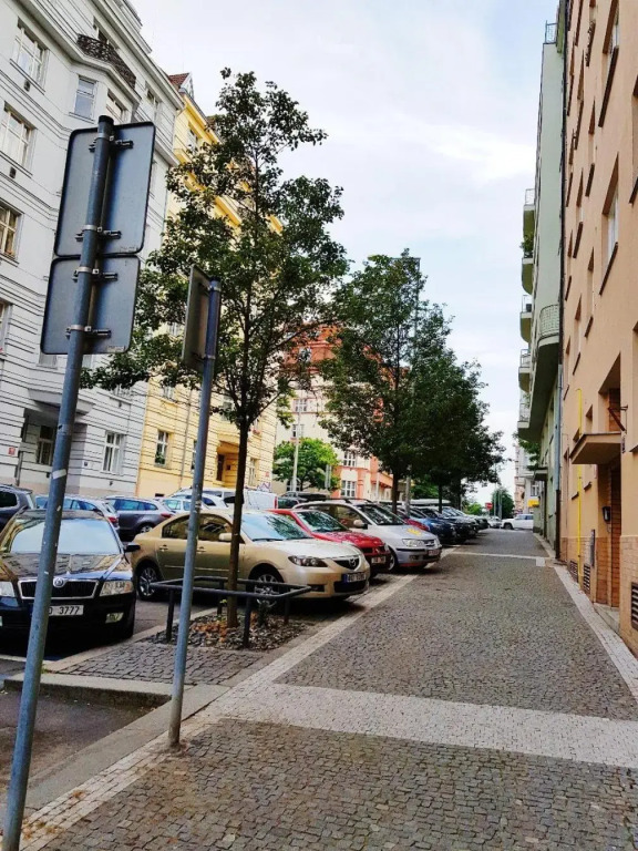 Yellow apartment few steps from metro