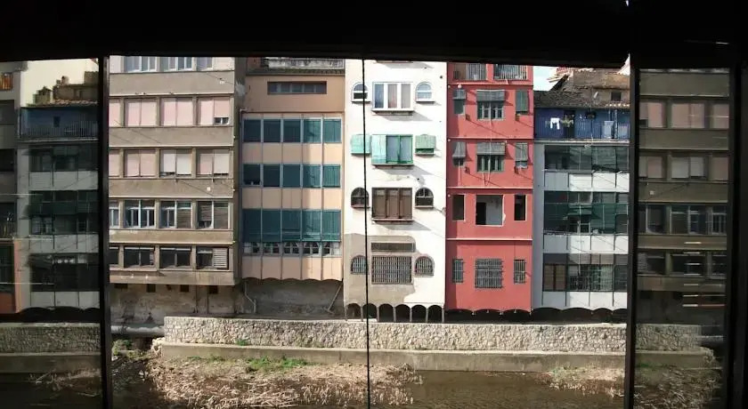 Universal Flat