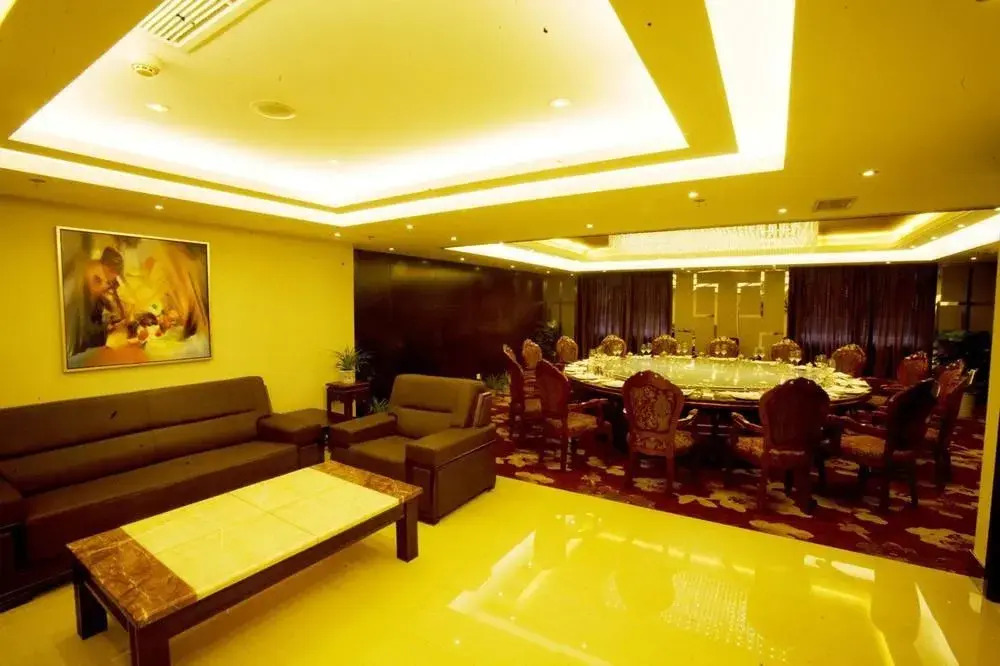 Super 8 Hotel Sanyuanli Subway Station