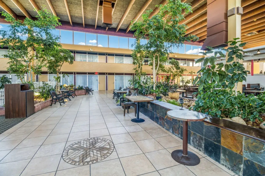 Riverside Hotel & Conference Center