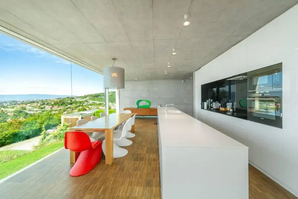 Luxury & Modern 4BD Villa with Panoramic Lake View by GuestLee