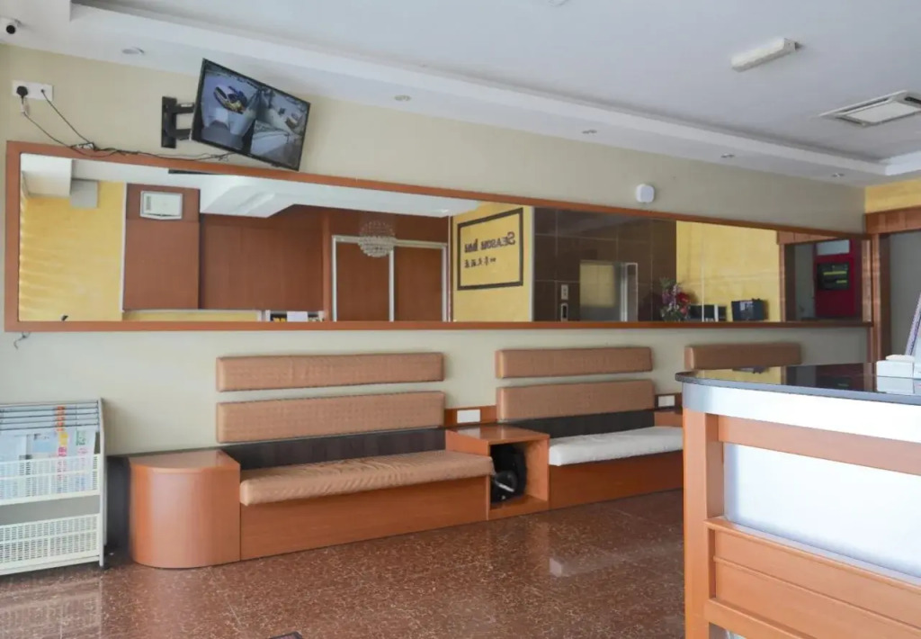 OYO 43987 Season Inn