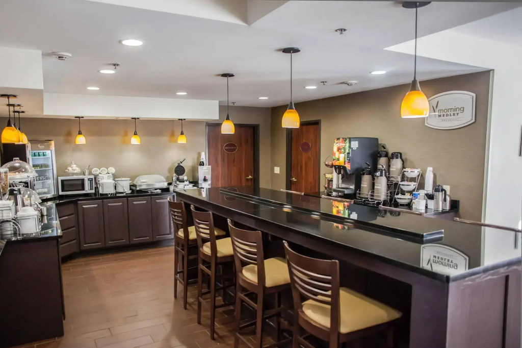 Garner Hotel Topeka West by IHG