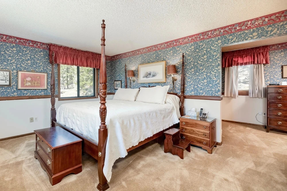Macmillan Dog-friendly Vacation At Windcliff 4 Bedroom Home by RedAwning