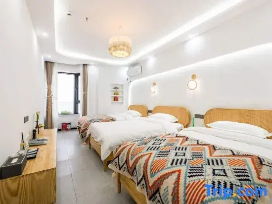 Dianshan Lake Jiuyue Shiguang · Lakeside Swimming Pool Party Resort Villa