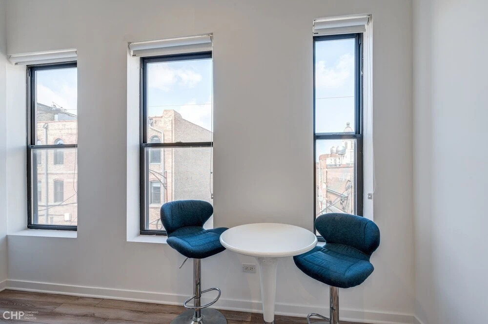 Wind Down After A Long Day In The Windy City - Full Kitchen, Spa Bath, Comfy Bed - 747 Lofts Cabin 202 by RedAwning