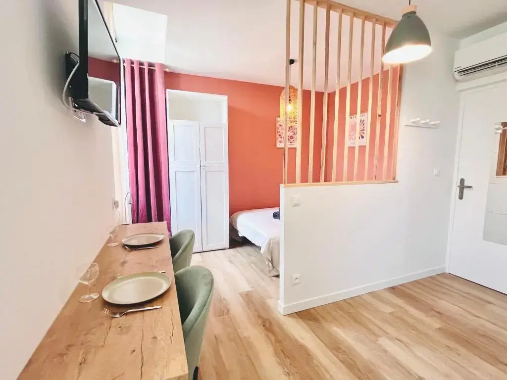 LE QUAI 3 - Studio neuf LUMINEUX CALME - CLIM - WiFi - Gare à 200m