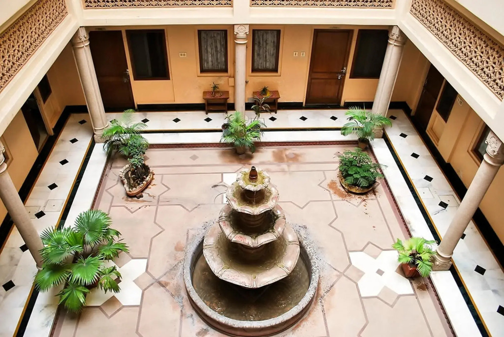 Hotel Arya Niwas