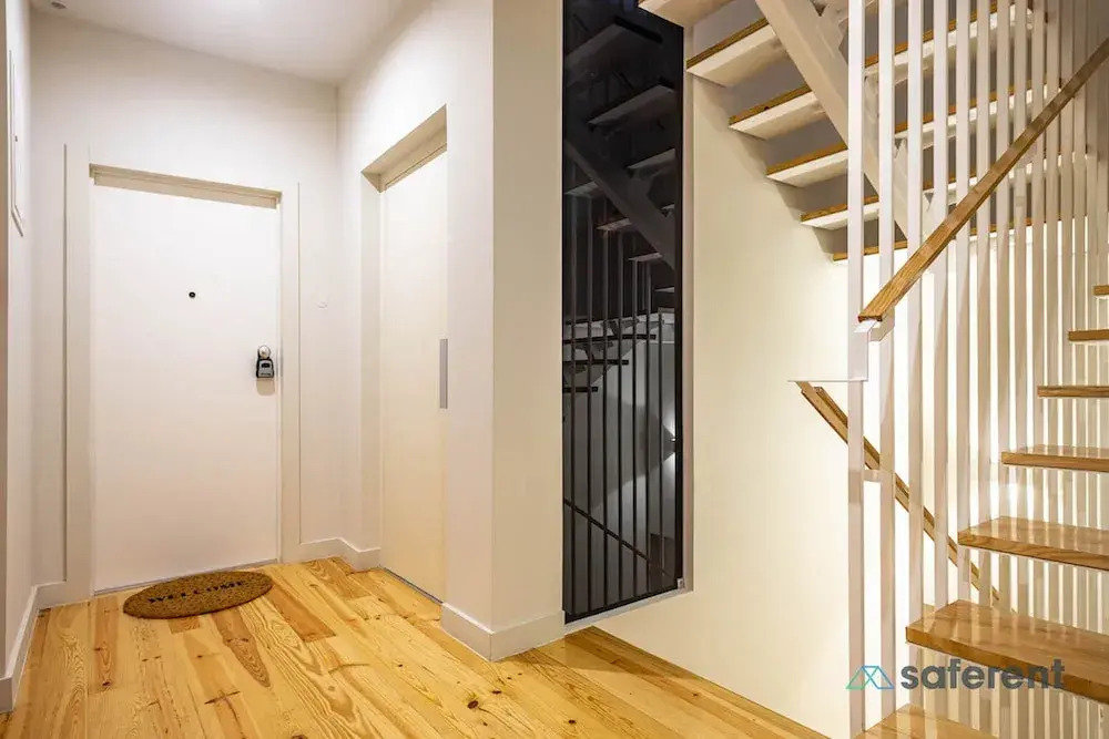 Bonja1 Light-filled Apartment w/ Balcony +AC