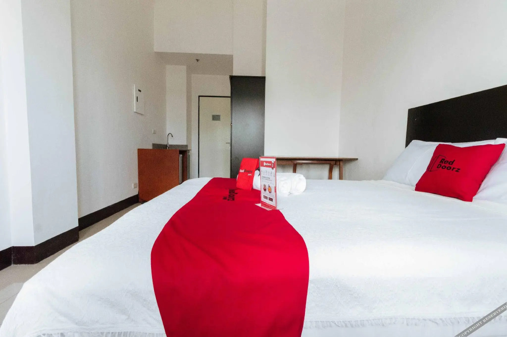 RedDoorz Plus at Banawe Quezon City