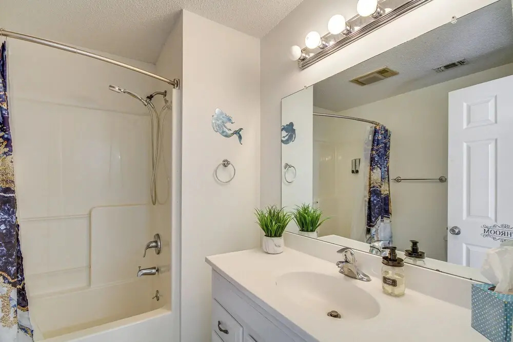 Walk to Gulfport Beach 1 Mi to Marina: Lovely Home