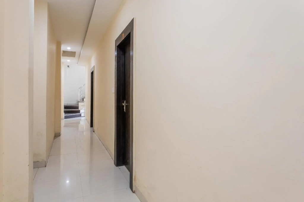 OYO 12128 Hotel Sajan Palace