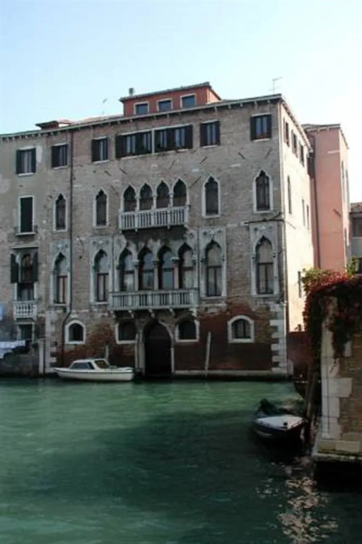 At Home a Palazzo