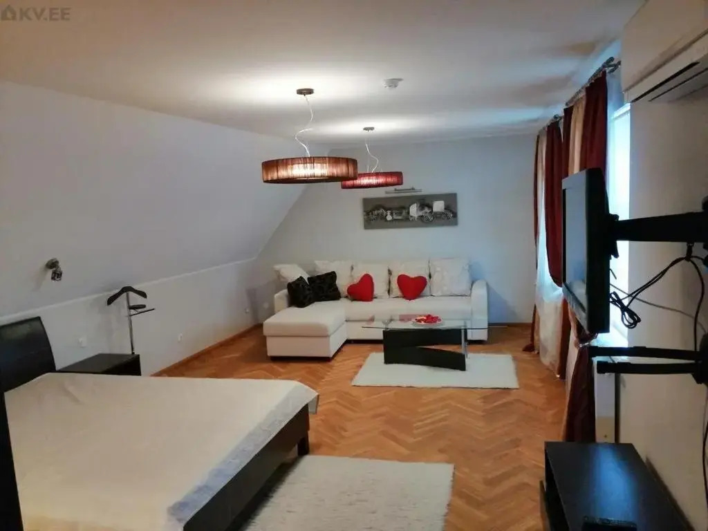 Old Town Apartment, Uus 28
