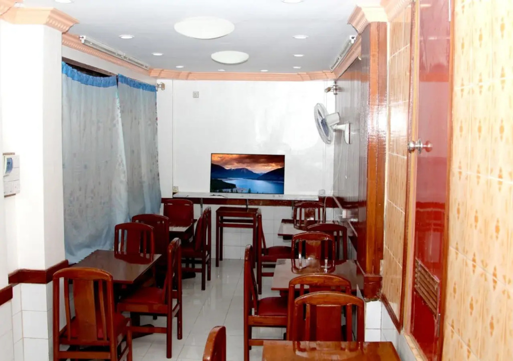 Everest Hotel
