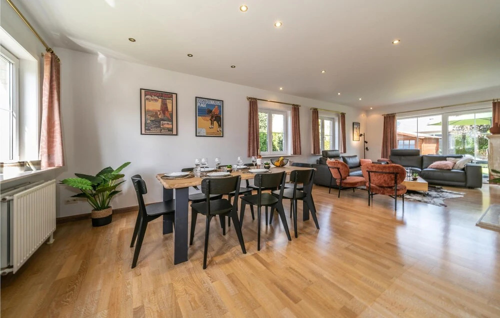Beautiful Home In Oostduinkerke